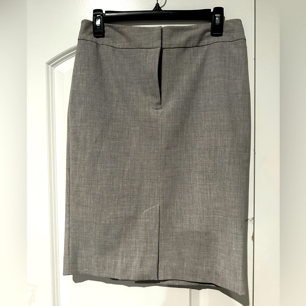 Worthington Stretch skirt. Light Grey, size 4